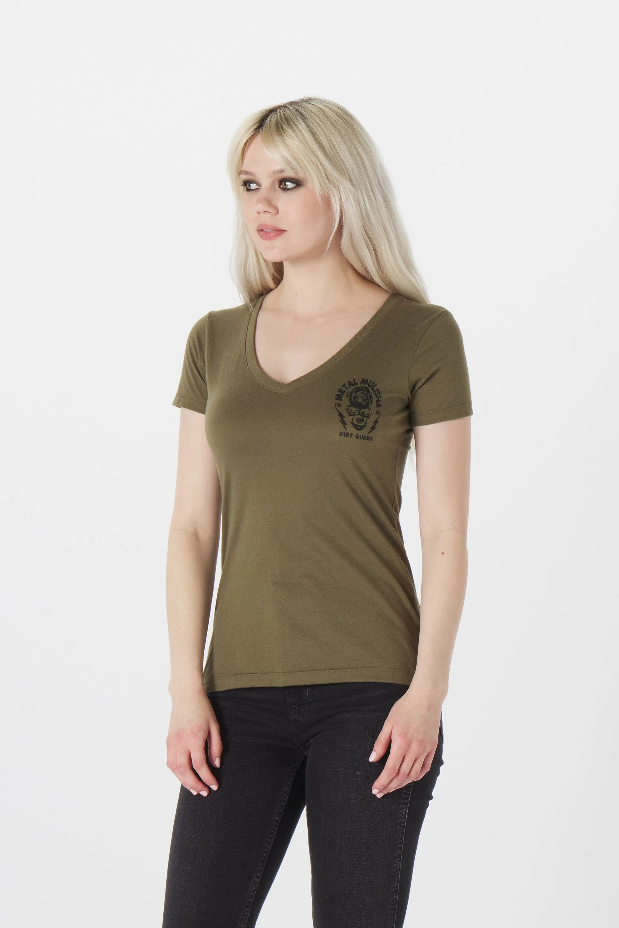 DIRT QUEEN V-NECK SLIM FIT TEE